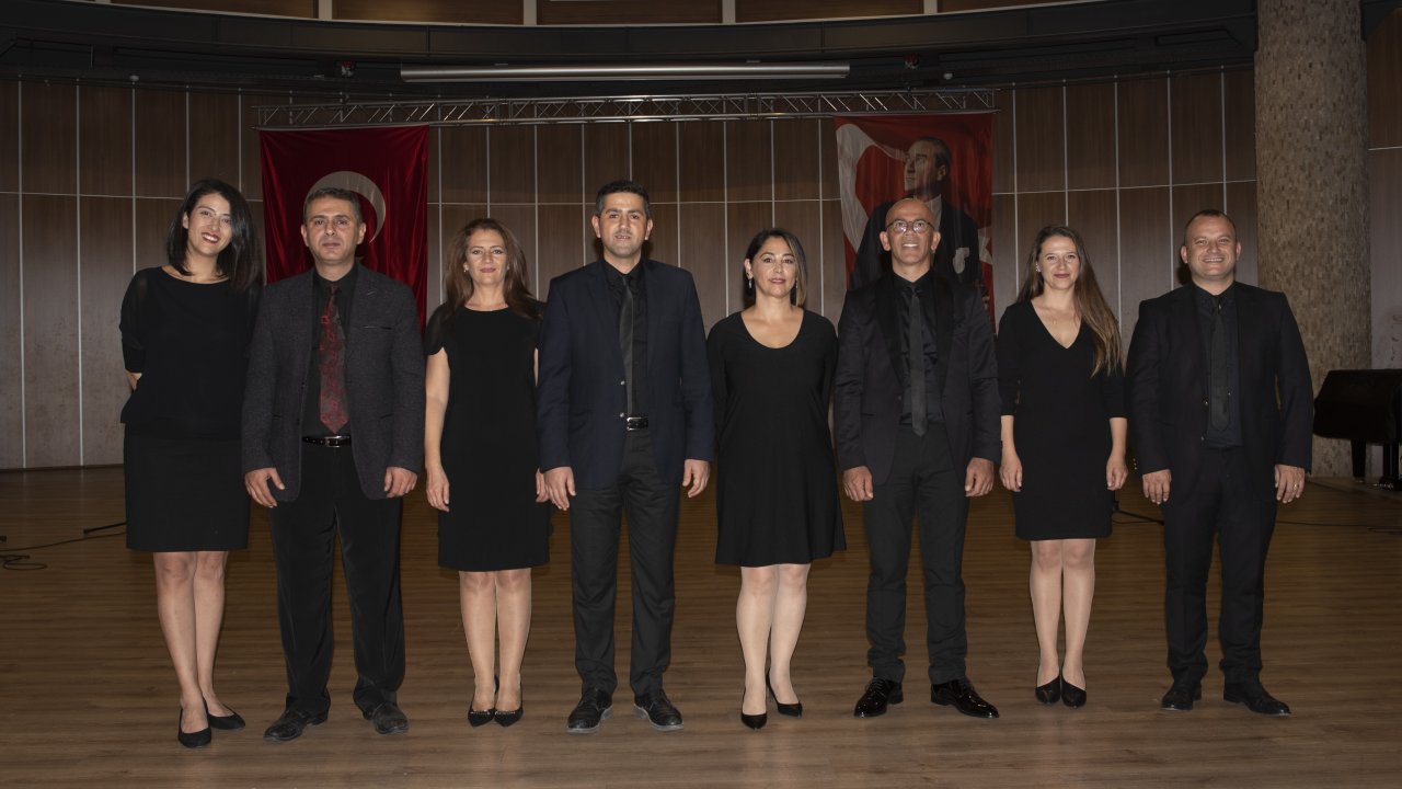 Öğretmenlerden Profesyonel Ses Sanatçılarına Taş Çıkartacak Performans