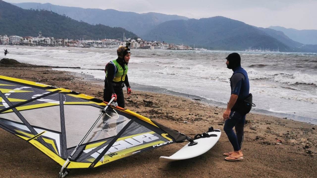 Marmaris’te Fırtına Hayatı Olumsuz Etkiliyor