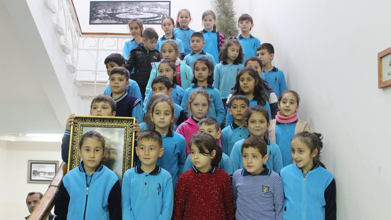 Atatürk İlkokulu Öğretmenler Günü’nü Kutladı