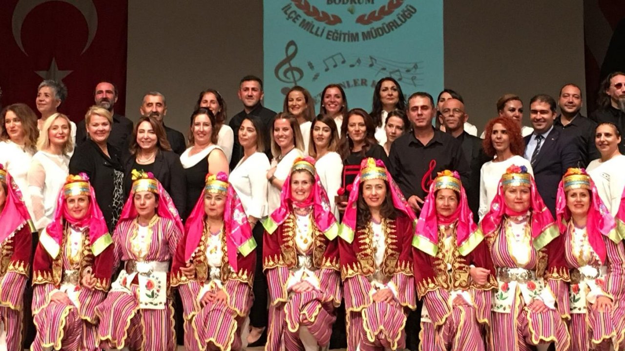 Öğretmenlerden Oluşan Koro Konser Verdi