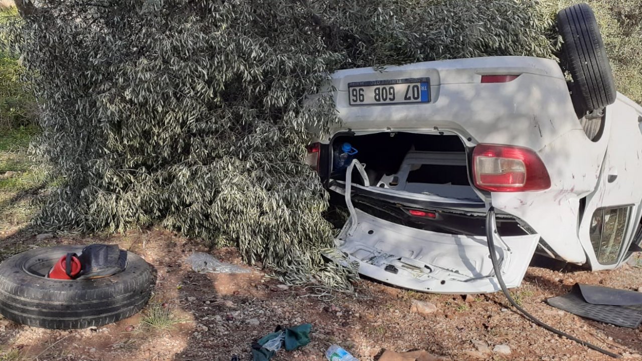 Virajı Alamadı 3 Kişi Yaralandı