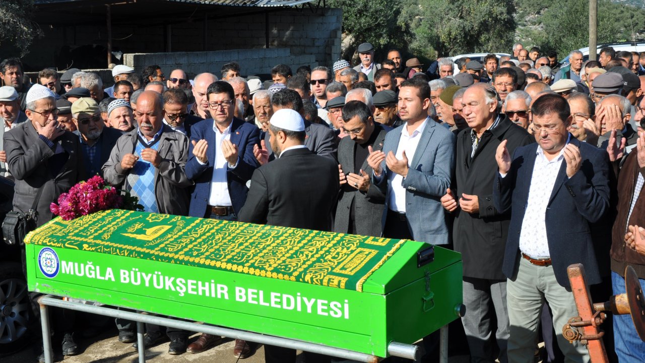 Vatansever Dede Gözyaşları İçinde Toprağa Verildi