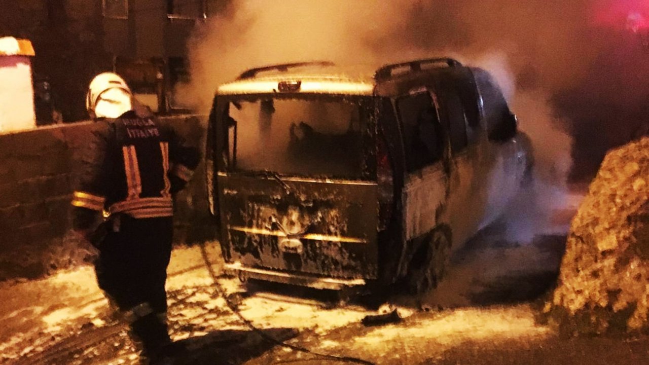 Yanan Araçta Kundaklama Şüphesi