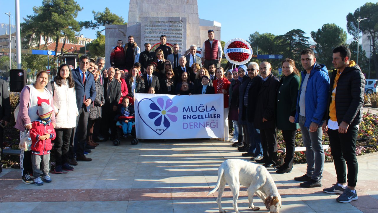 Engelliler Günü’nde Çelenk Sunma Töreni Gerçekleştirildi