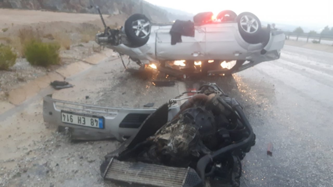 Otomobil Devrildi: 2 Yaralı