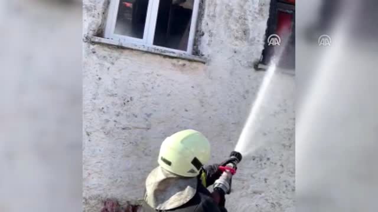 Yanan Evdeki Felçli Adamı Jandarma Kurtardı