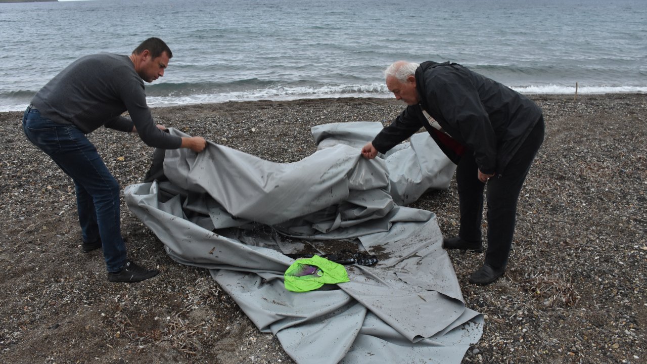 Denizde Batmış Şişme Bot Bulundu