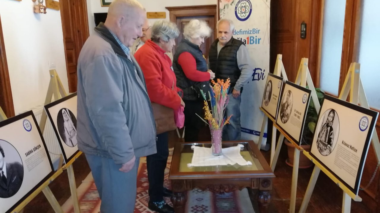 100 Yaş Evi’ndeki Sergiye Yoğun İlgi