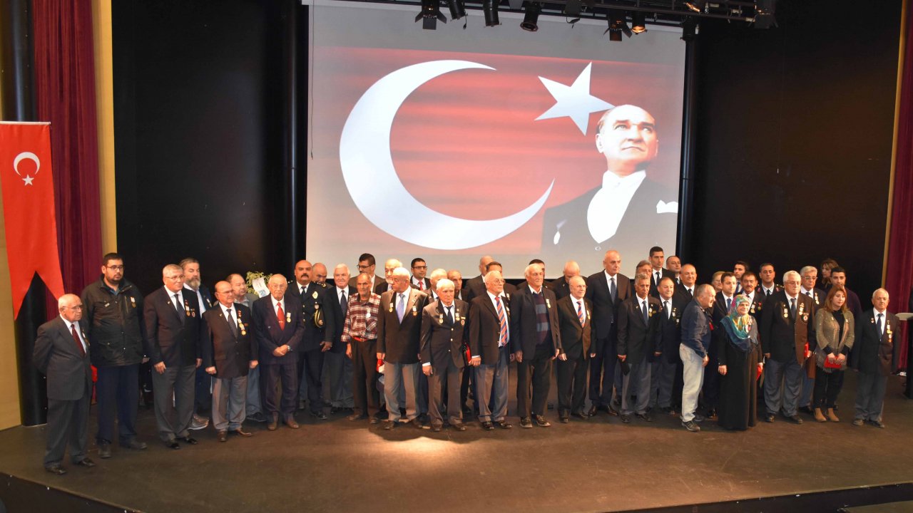 Kıbrıs Gazilerine Madalya ve Berat Belgesi Takdim Edildi