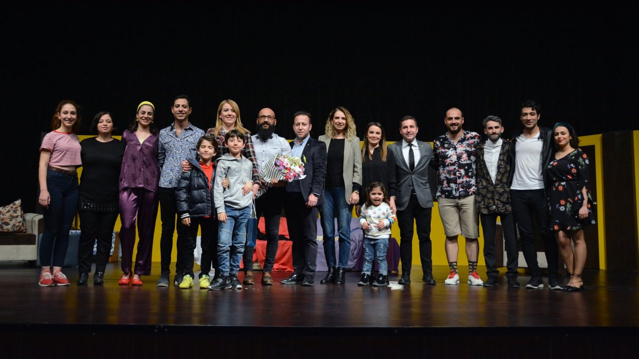 Menteşe Tiyatrosuna Denizli’den Tam Puan