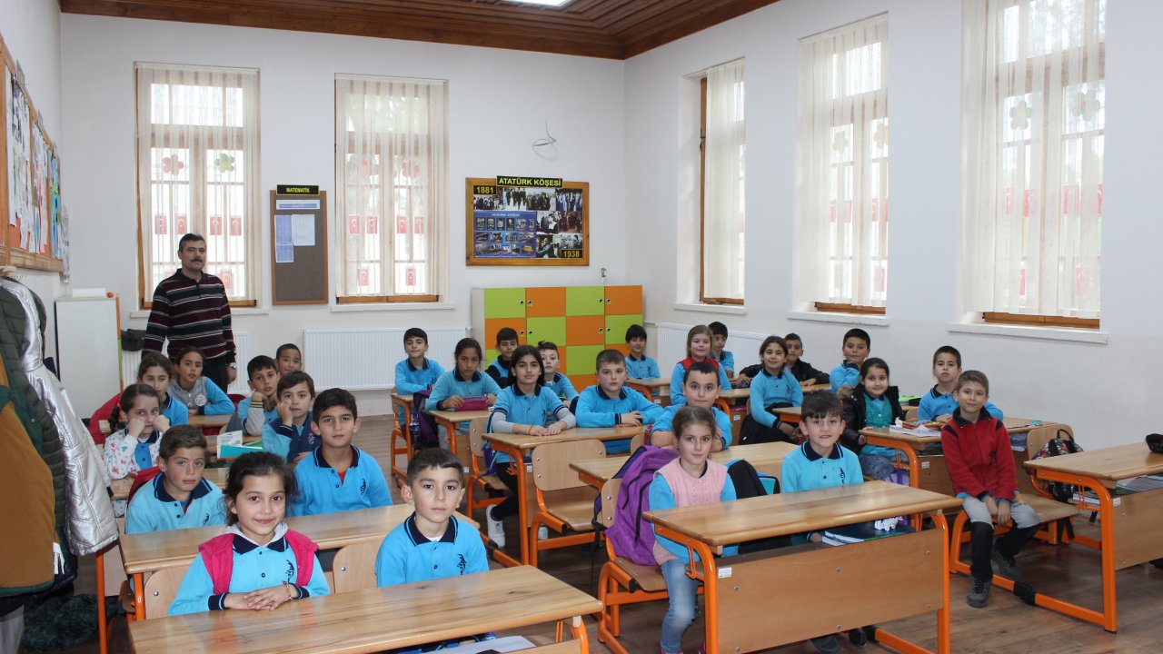 Aylin’e  Arkadaşlarından Mesaj Var