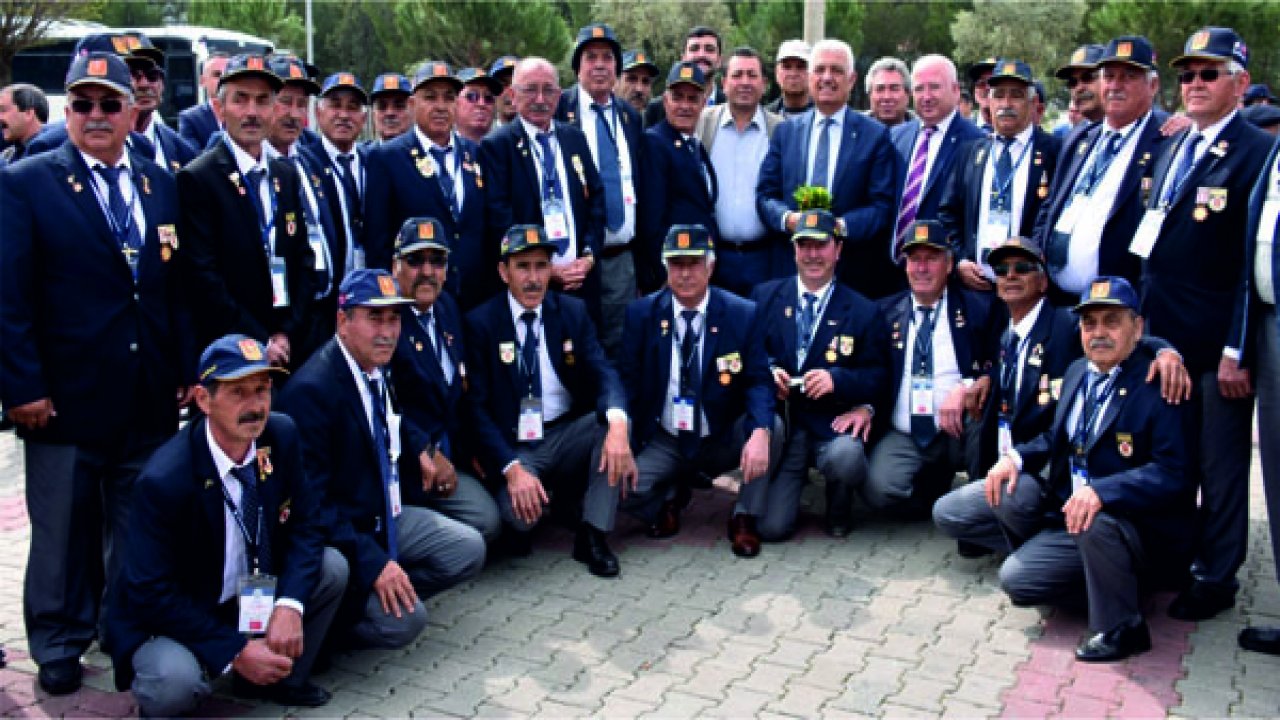 Büyükşehir Kıbrıs Gazileri'ni Yavru Vatan'a Yolladı