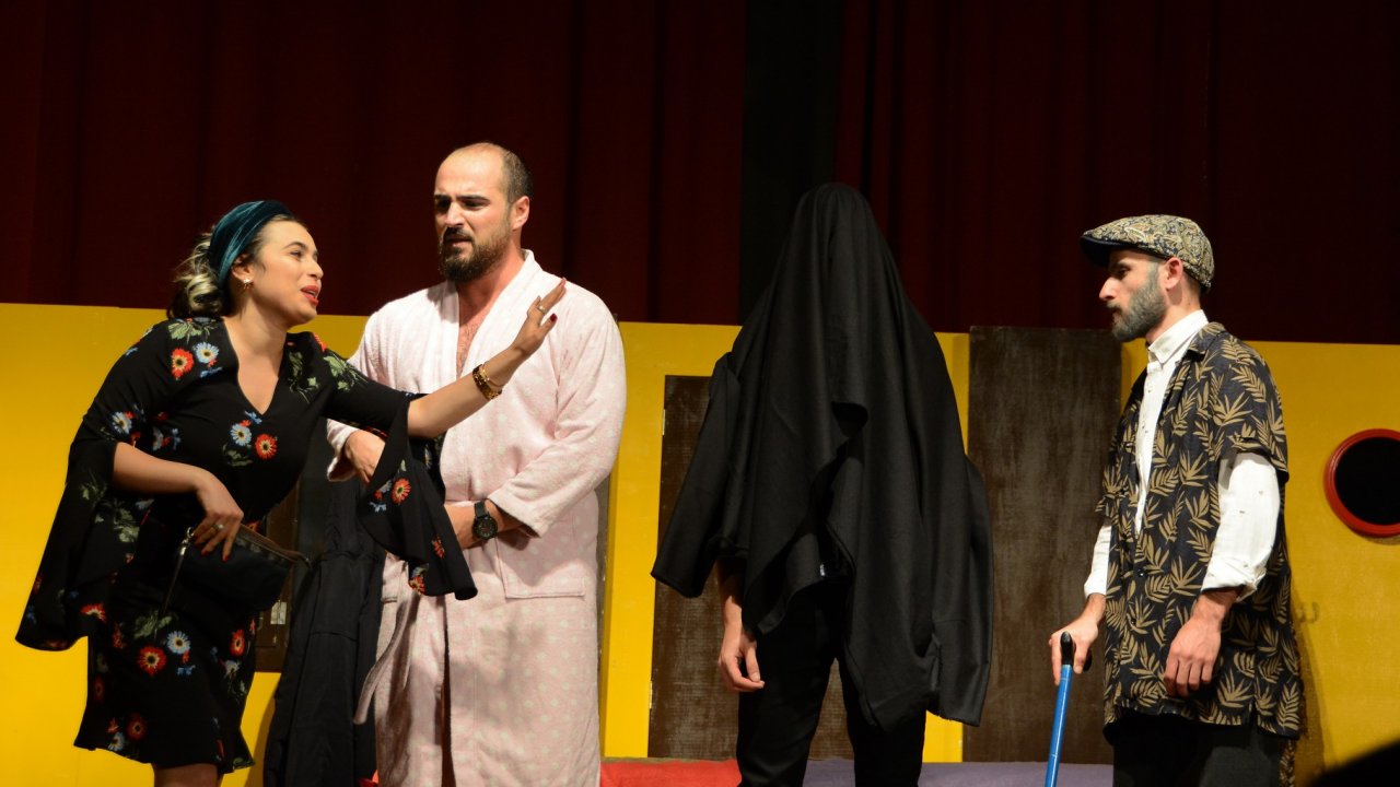 'Hangisi Babası' İsimli Oyunu Sahnelediler