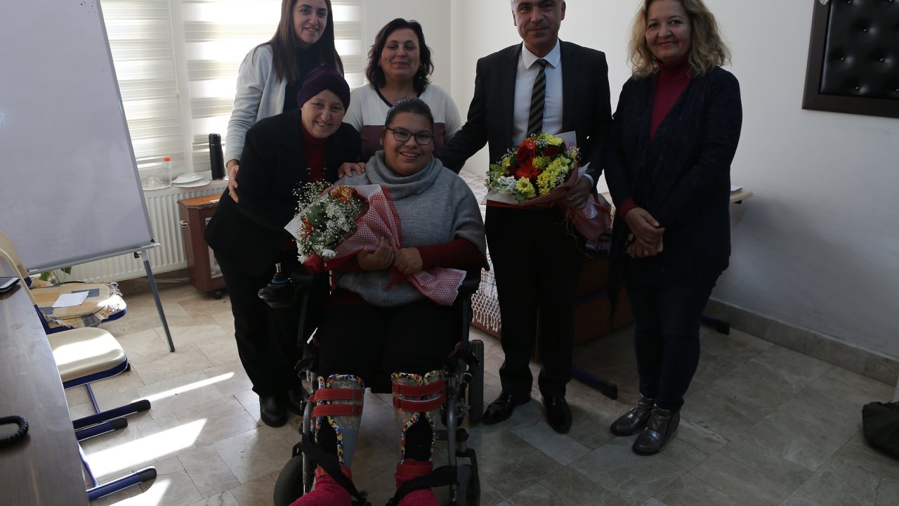 Engelli Yasemin için 