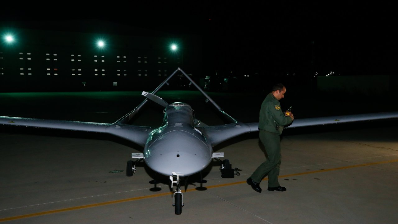 Türkiye'den KKTC Geçitkale Havalimanı'na İlk İHA Havalandı