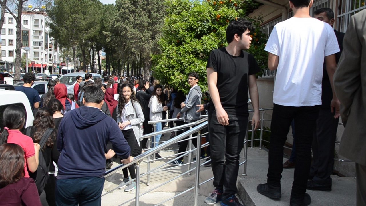 Milas’ta lisede gaz paniği