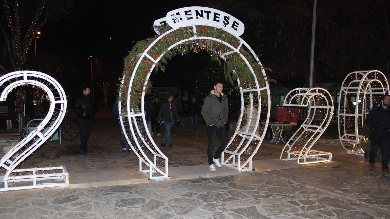 Muğla ve Menteşe, Yılbaşı Süsleriyle 2020’ye Hazır
