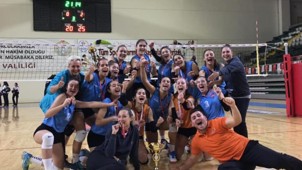 Marmaris Akademi Voleybol Takımı Muğla Şampiyonu