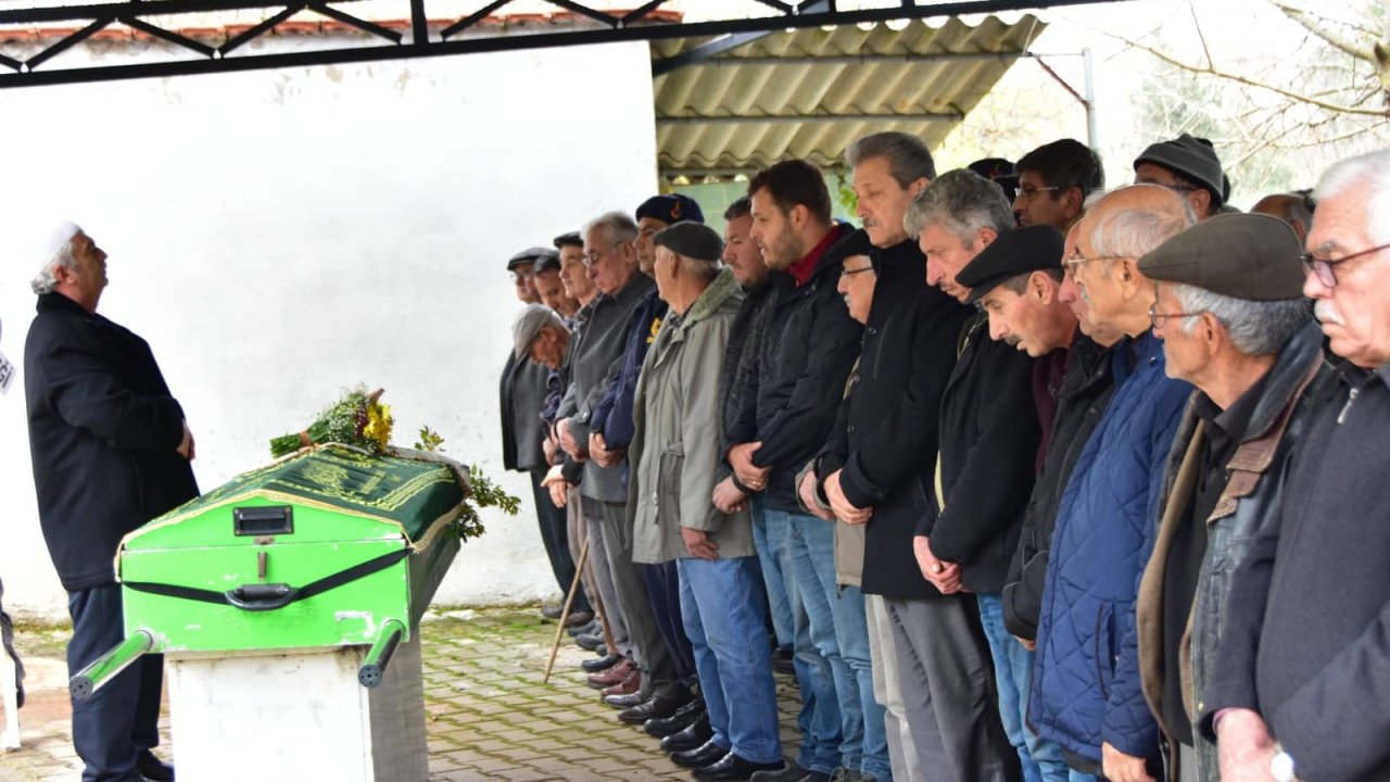 112 Yaşındaki Ayşe Nine Toprağa Verildi