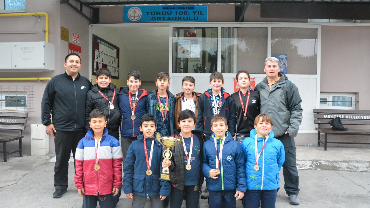 Türdü 100. Yıl Ortaokulu İl Birincisi Oldu
