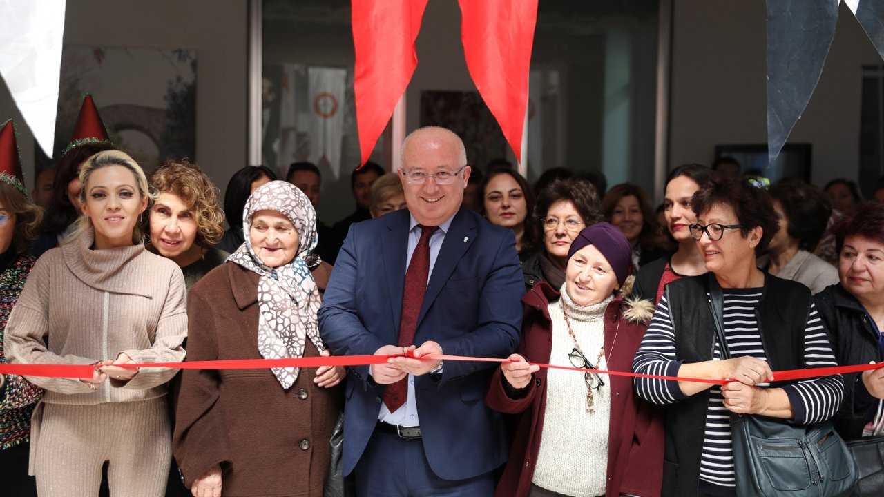 Menteşe Belediyesi Yılbaşı Kermesi Düzenledi