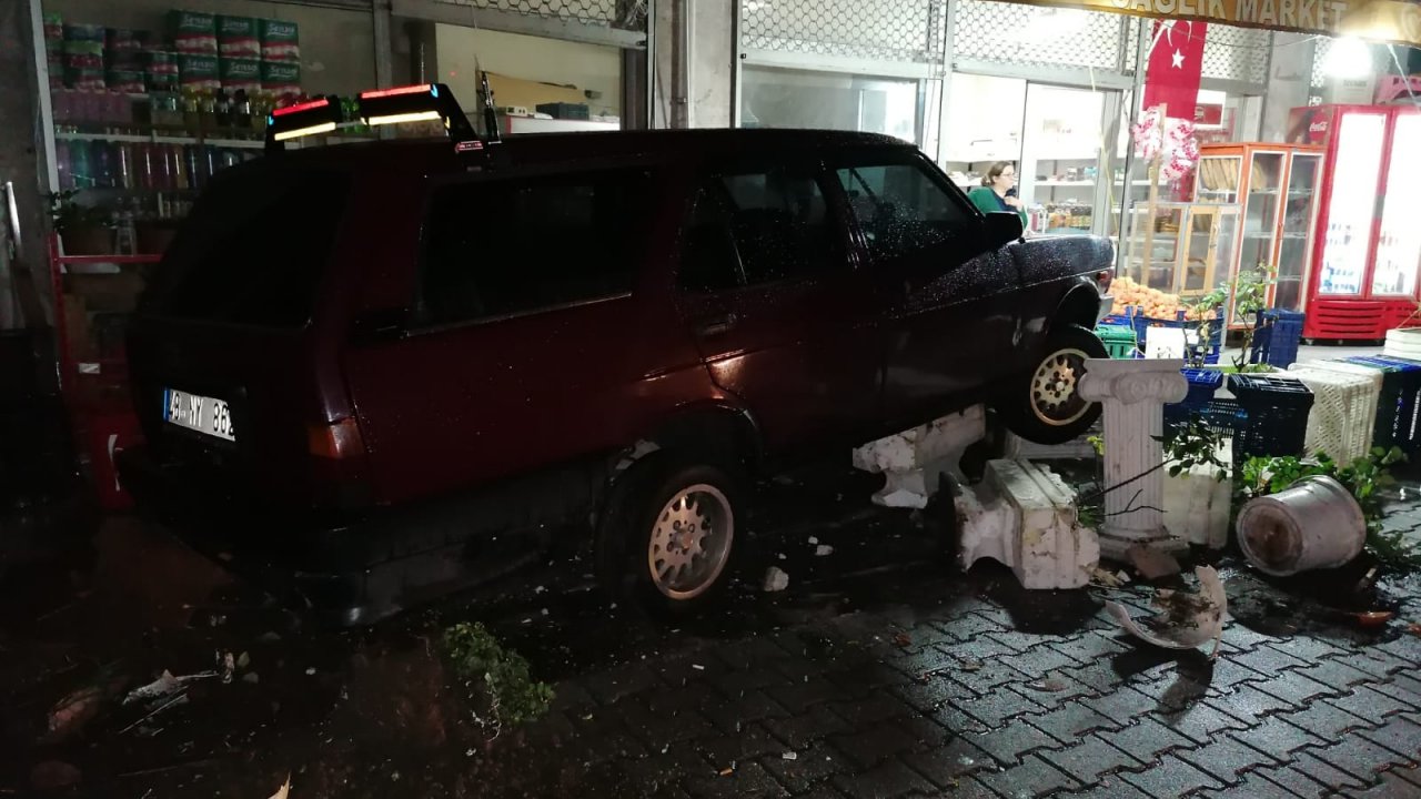 Alkollü Sürücü Araçla Markete Girdi