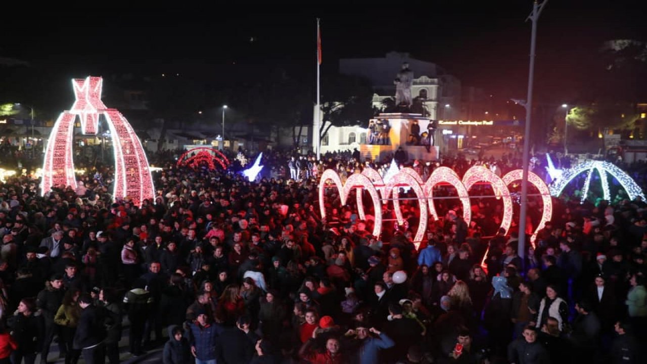 Muğlalılar Yeni Yıla Cumhuriyet Meydan’ında Girdi