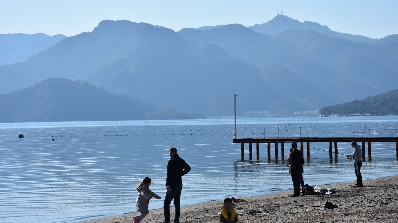 Güneşli Havayı Fırsat Bilen Vatandaşlar Sahilleri Doldurdu