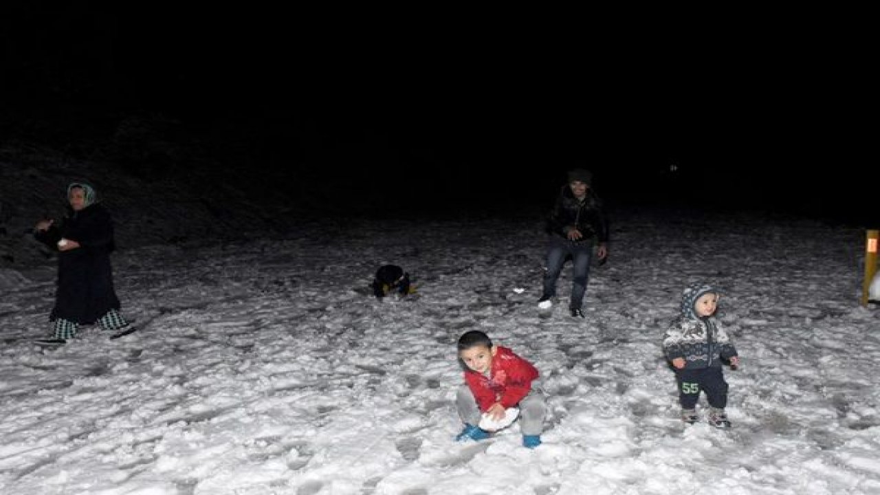 Vatandaşlar Yeni Yıla Kar Topu Oynayarak Girdi