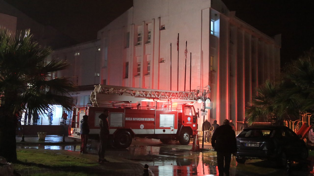 Hastanedeki Yangın Paniğe Neden Oldu