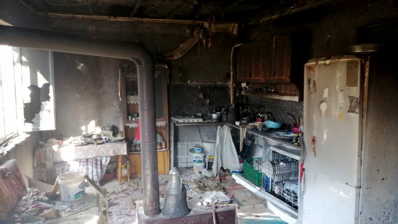 Evde Çıkan Yangın Hasara Neden Oldu