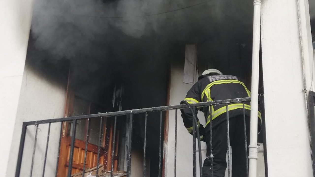 Evde Çıkan Yangın Söndürüldü