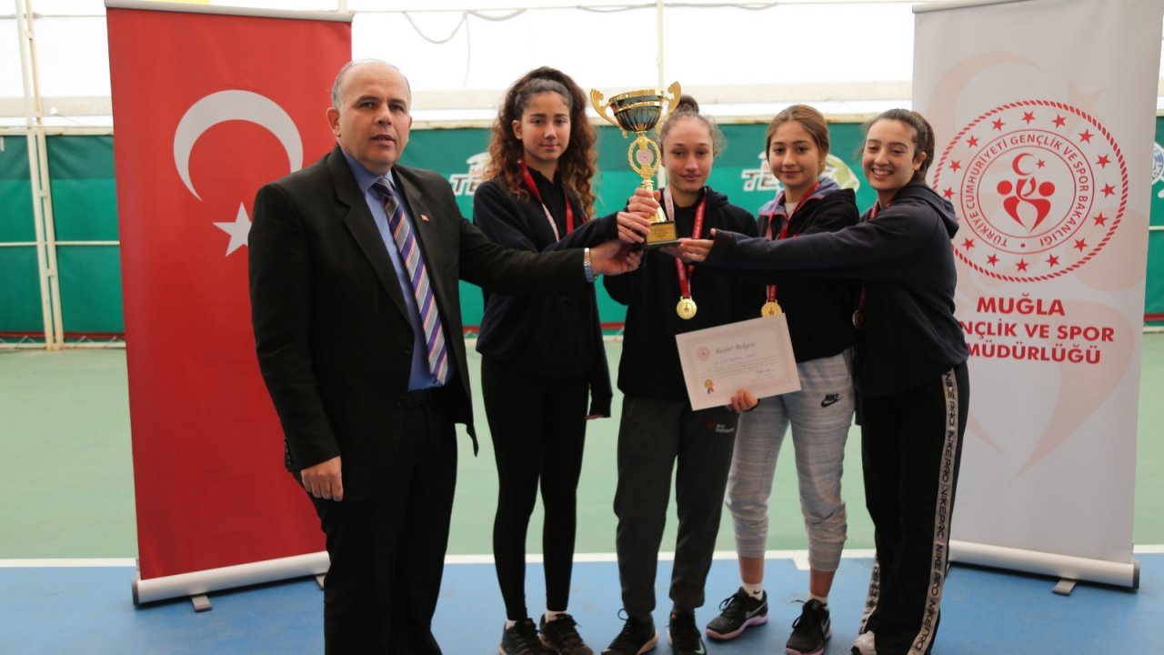 Tenis Genç Kızlar A İl Birinciliği Müsabakaları Tamamlandı