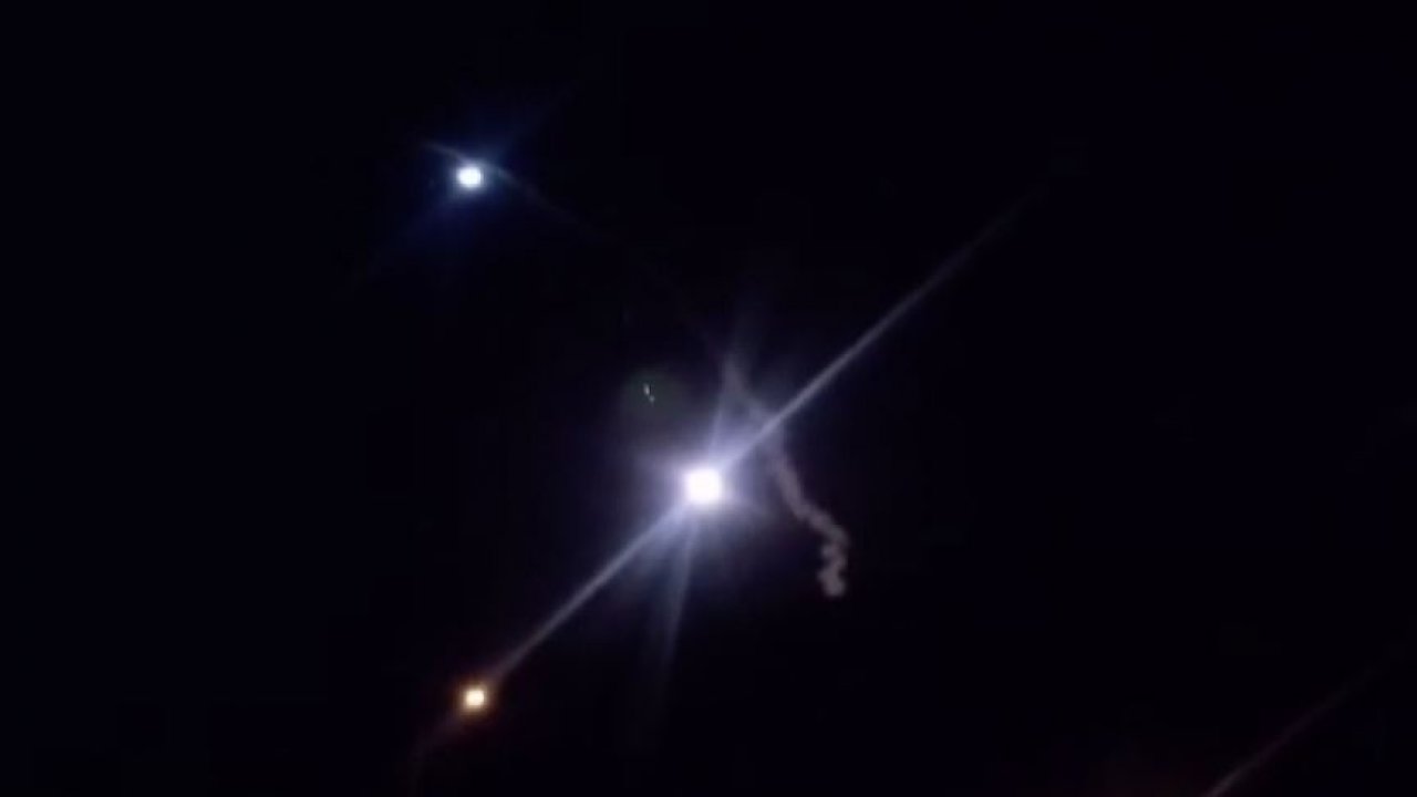 İran Devrim Muhafızları Ordusu ABD'nin Irak'taki Üssünü Füzelerle Vurdu