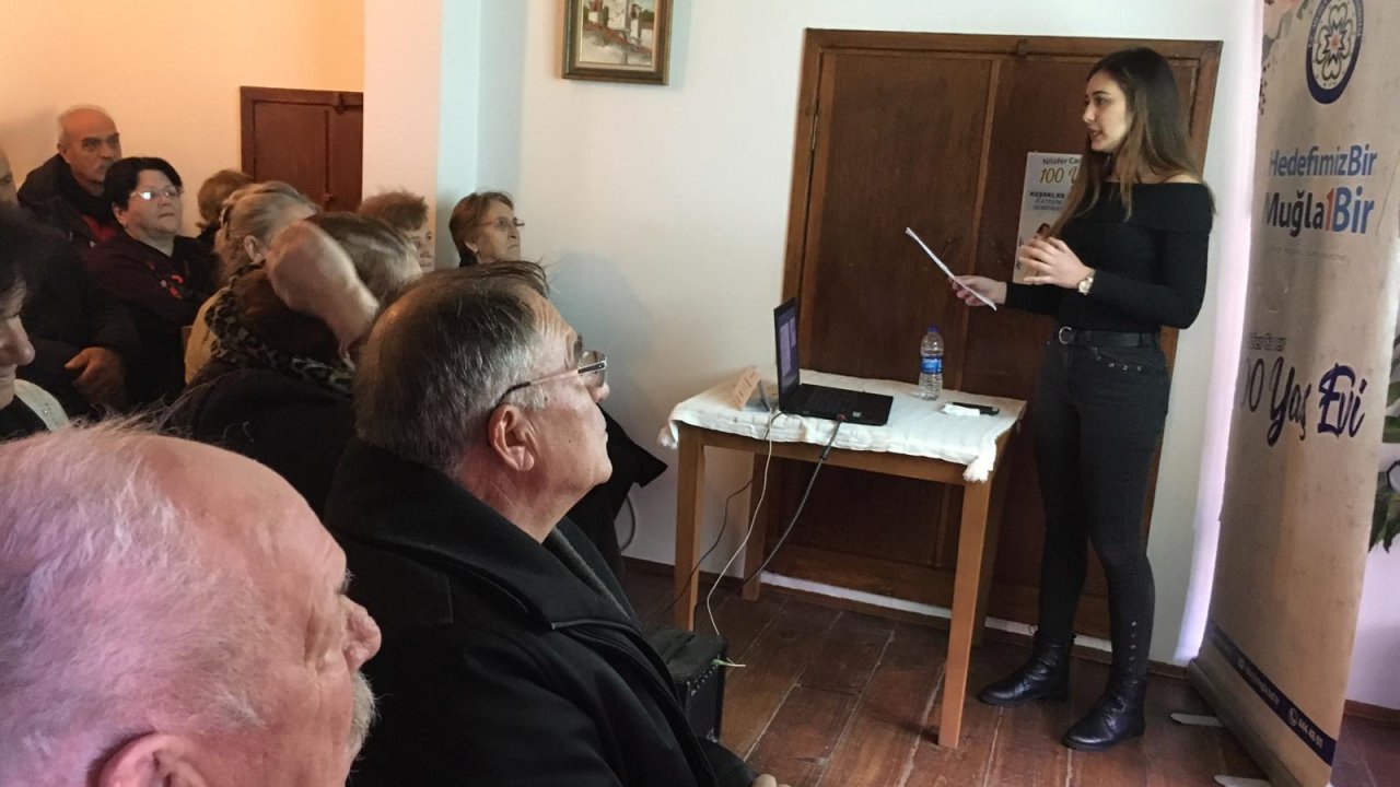 100 Yaş Evinde Kuşaklar Arası İletişim Semineri