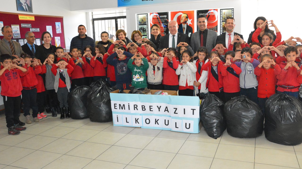 Öğrenci ve Öğretmenlerden Örnek Davranış