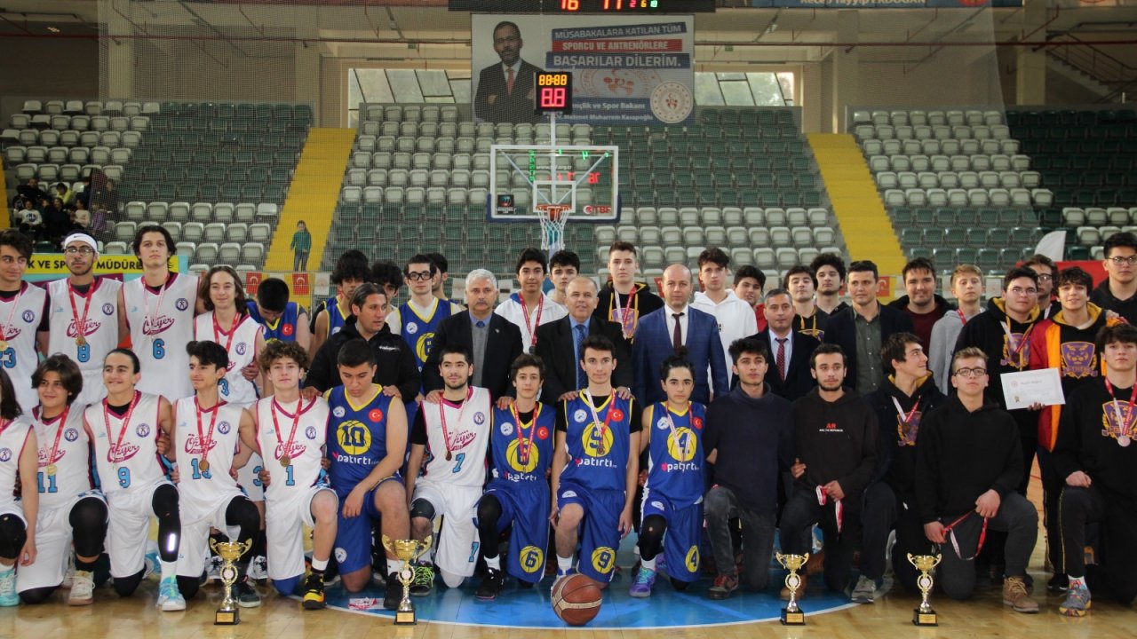 Basketbolcu Gençler Birincilik İçin Mücadele Etti