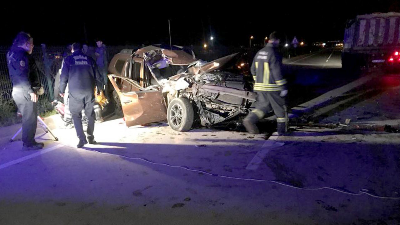 Muğla'da Otomobil Kamyona Çarptı: 1 Ölü, 1 Yaralı