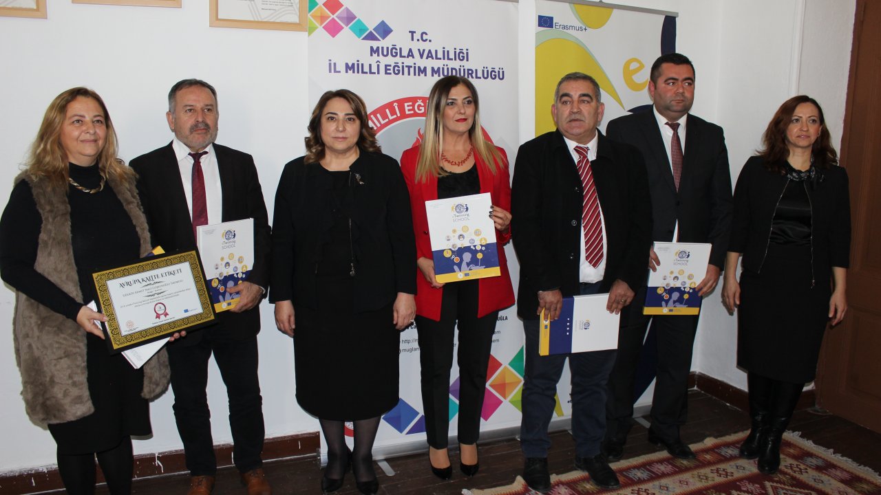 Ulusal ve Avrupa Kalite Etiketi Alan Öğretmen ve Kurumlar Ödüllendirildi