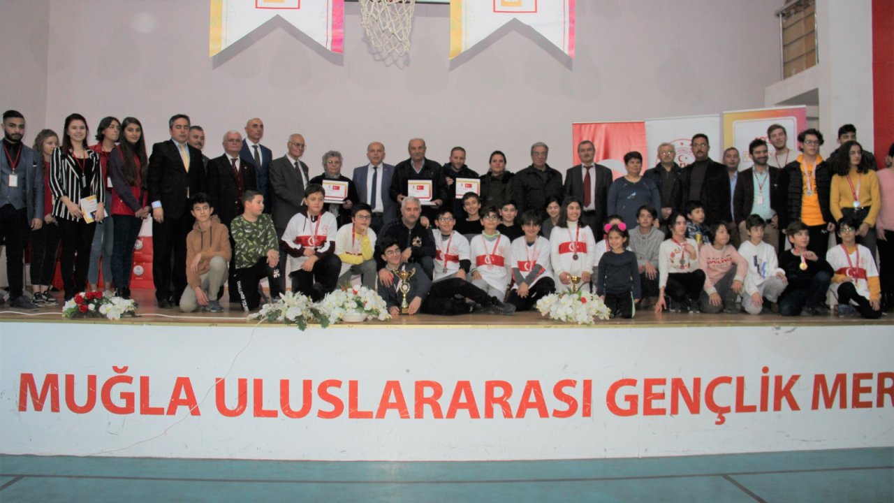 DENEYAP Atölyesinde Gençler Projelerini Sergiledi