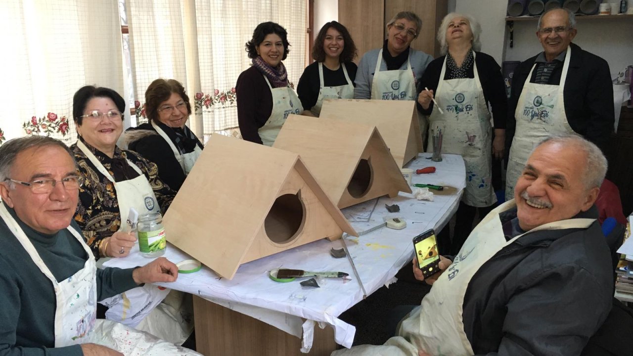 100 Yaş Üyelerinden Sokak Kedilerine Yardım Eli