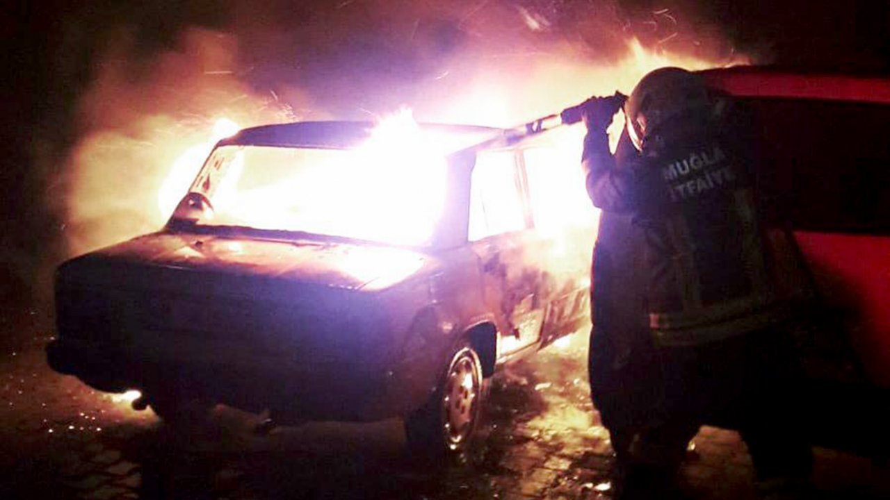 Park Halindeyken Yanan Otomobildeki Kişi Öldü