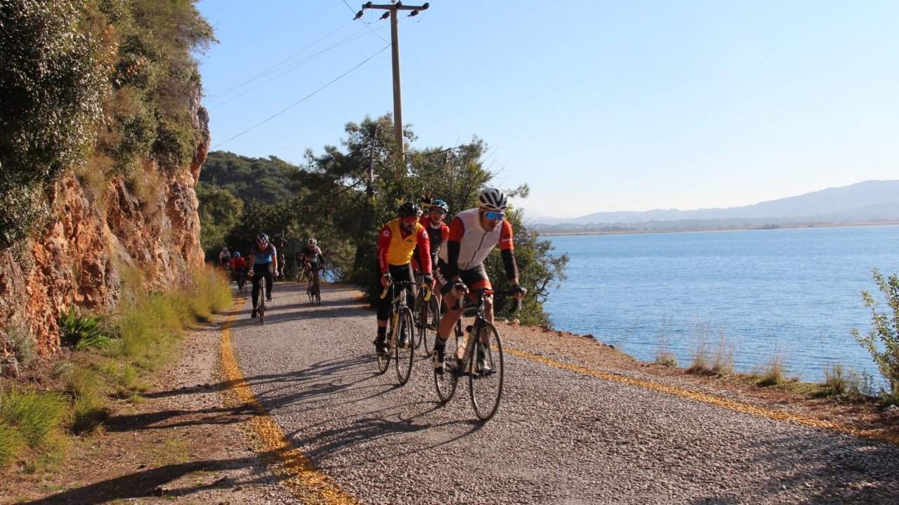Muhteşem doğada pedal çevirdiler