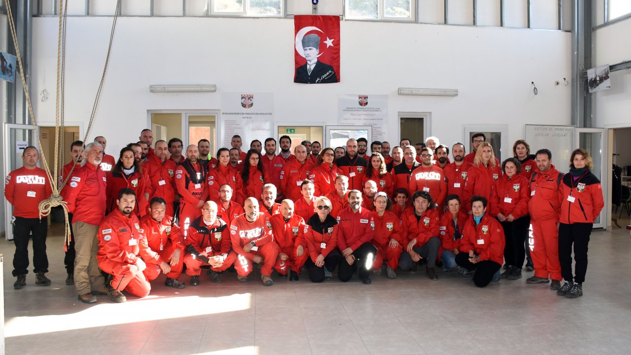 Eğitimlere 60 Gönüllü Katılıyor