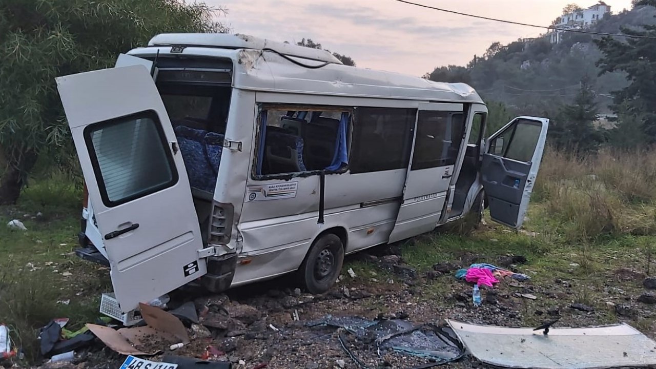 İşçileri Taşıyan Minibüs Kaza Yaptı: 11 Yaralı