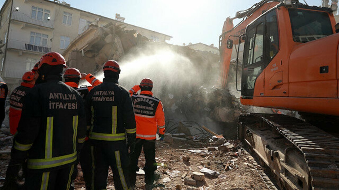 AFAD Başkanı Güllüoğlu: Enkazdaki son vatandaşımızın cansız bedenine ulaşıldı