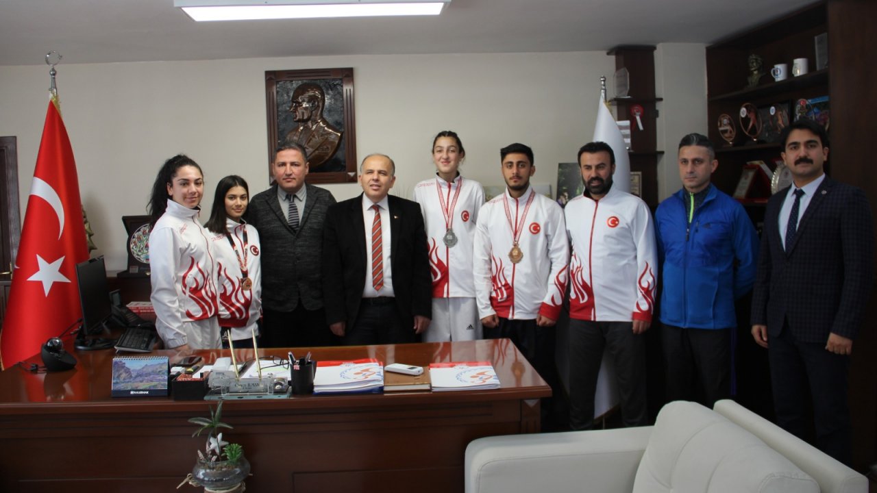 Şampiyonlar Kurumları Ziyaret Etti