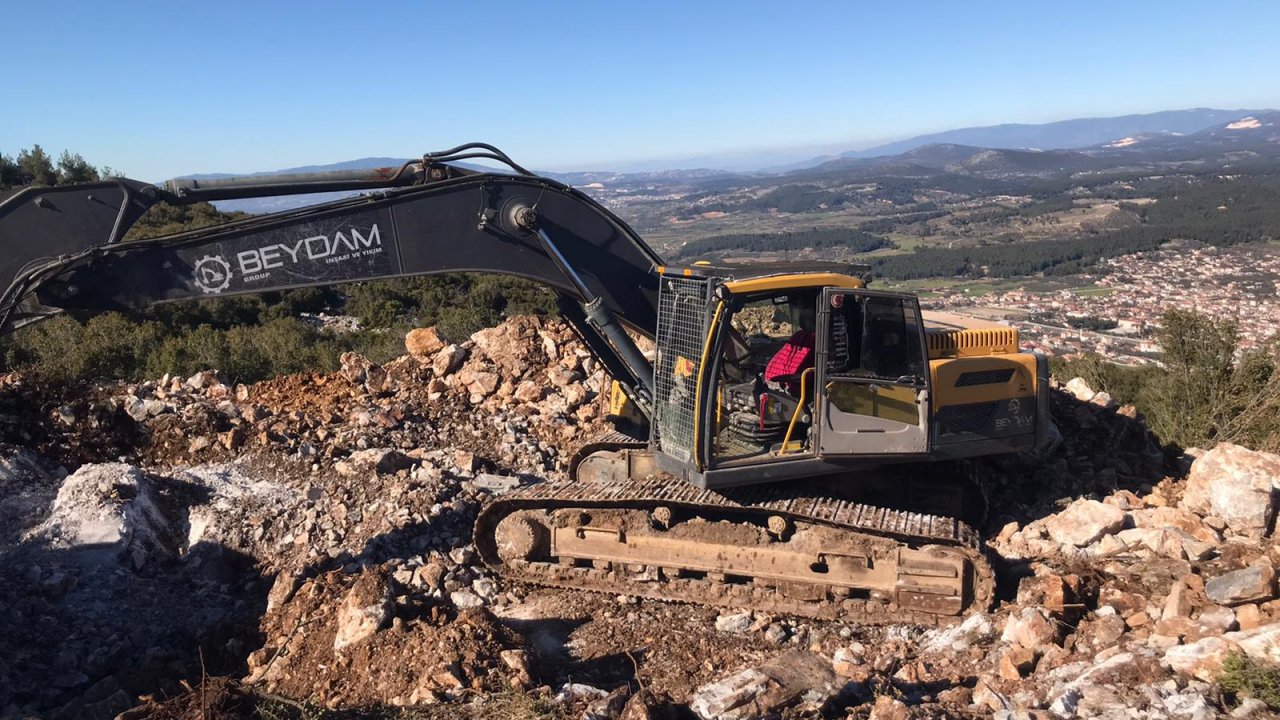 Muğla'da İş Makinesiyle Kaçak Kazı Yapan 3 Şüpheli Suçüstü Yakalandı