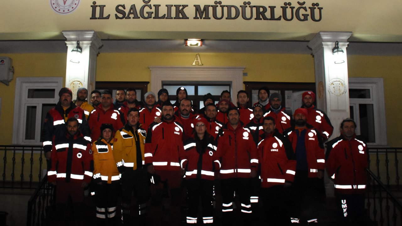 Enkazdan 28 Saat Sonra Çıkarılan Depremzede İçin Seferber Olmuşlar