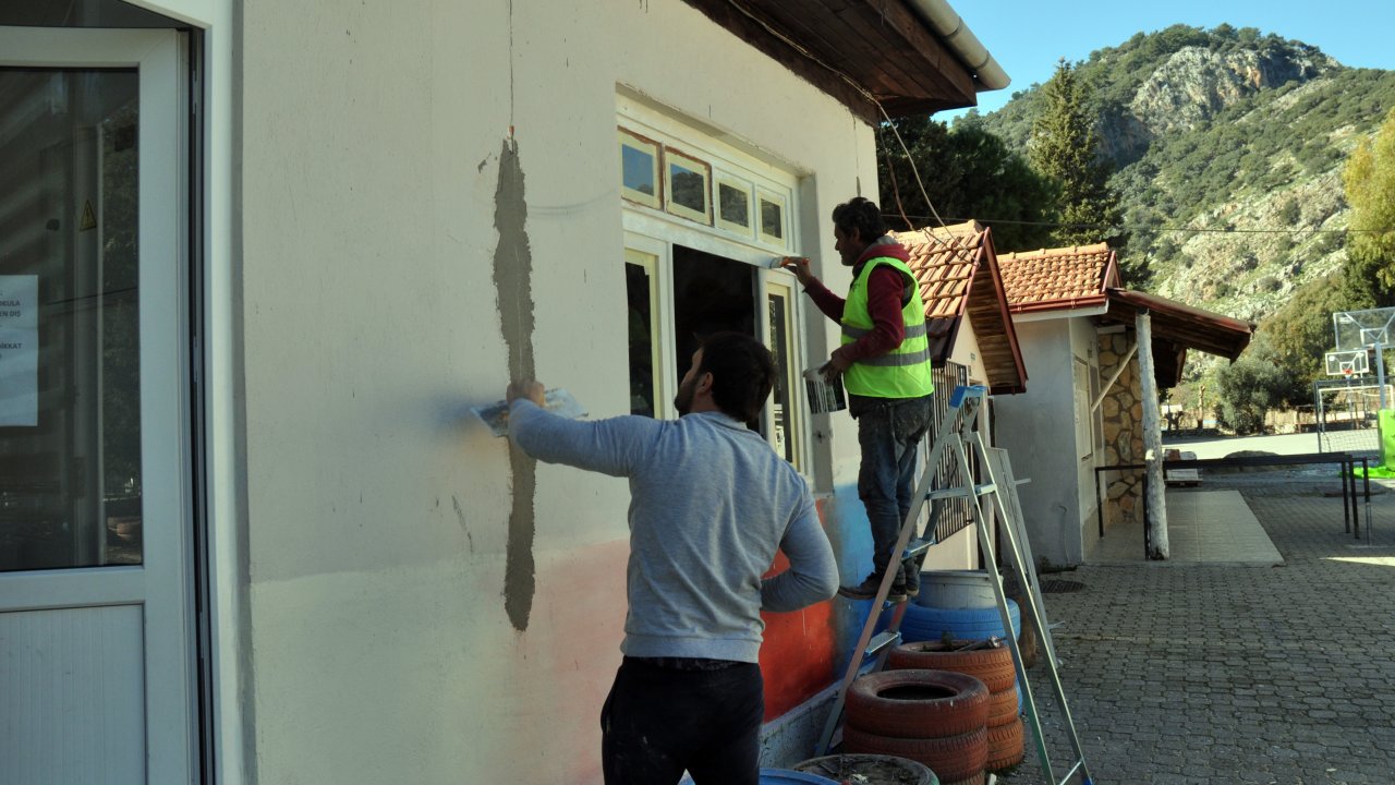 Mezun Oldukları Okulun Tadilatını Yaptılar